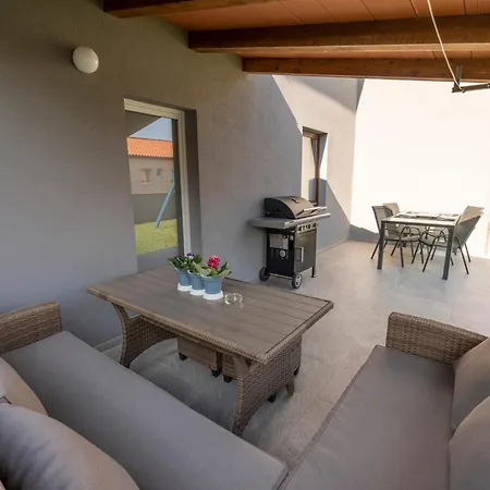 Limia アパート プーラ