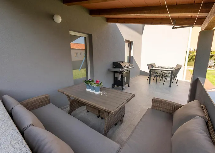 Limia 아파트 풀라